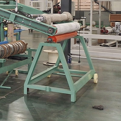 Een typeframe voor het lamineren van weefsels en het wikkelen van producten in één machine