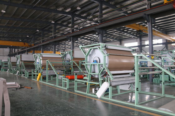 Watergebaseerde lijmlamineermachine voor stof/schuim/feelt Maximale breedte 1500 mm-3400 mm